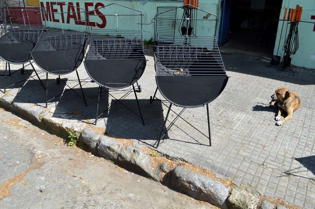 La esquina del asado, en la calle Nicaragua, Montevideo